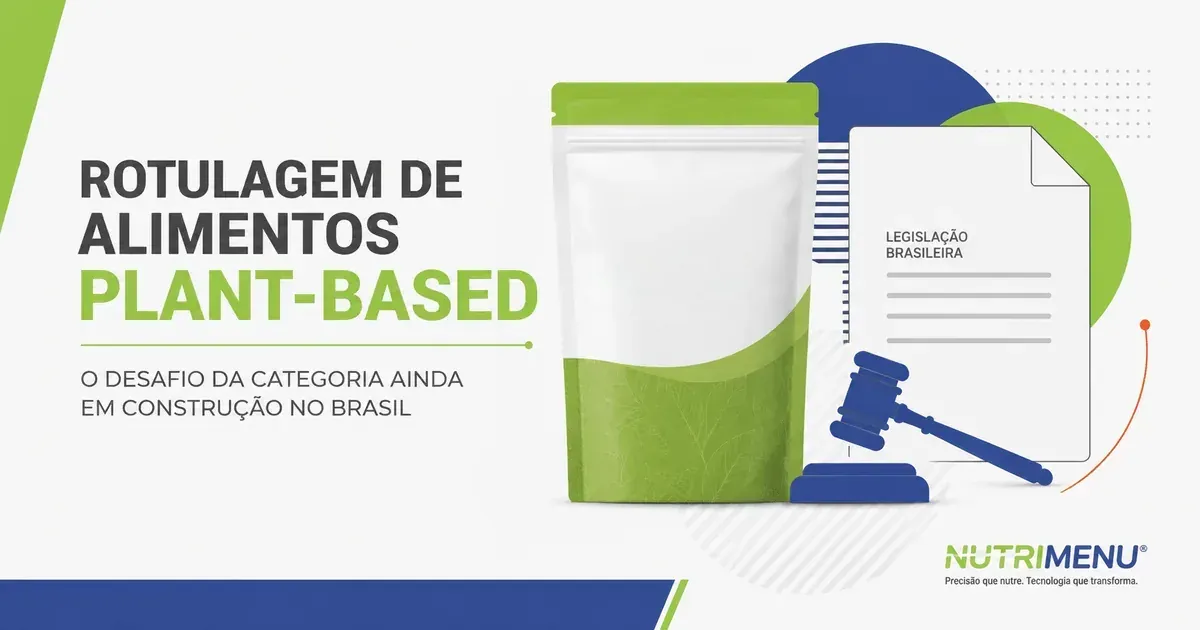 Ilustração com um pacote de alimento branco e verde, de rótulo em branco, ao lado de uma folha de papel com a inscrição Legislação brasileira e de um martelo de juiz azul, com o título Rotulagem de alimentos plant-based e o subtítulo O desafio da categoria ainda em construção no Brasil; no canto, o logotipo da Nutrimenu com a frase Precisão que nutre. Tecnologia que transforma.