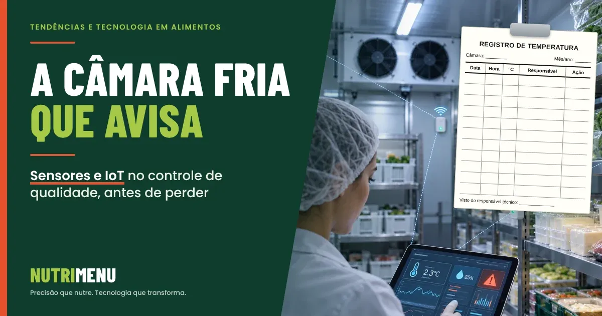 Capa em verde-escuro com a marca Nutrimenu e o título A câmara fria que avisa: Sensores e IoT no controle de qualidade, antes de perder. À direita, a fotografia do interior de uma câmara fria com prateleiras de alimentos e sensores sem fio nas paredes, ligados por linhas tracejadas a um tablet que uma profissional de touca e jaleco consulta, e uma planilha de registro de temperatura em branco presa na prancheta